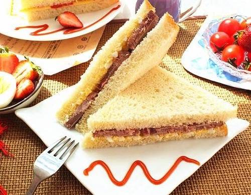 Corned beef sandwich  咸牛肉蛋三明治